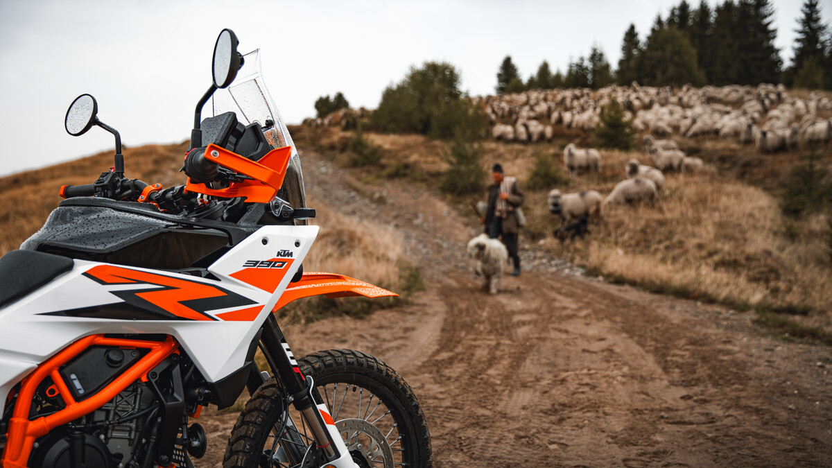 MY25-KTM-390-ADVENTURE-R_