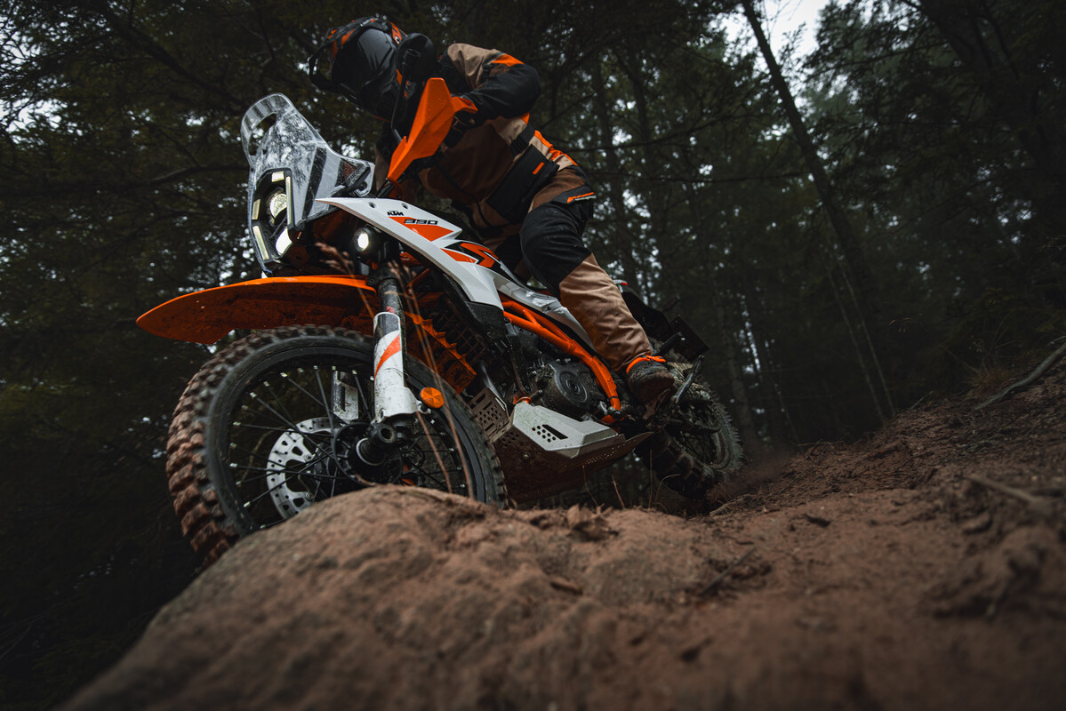 MY25-KTM-390-ADVENTURE-R over rock
